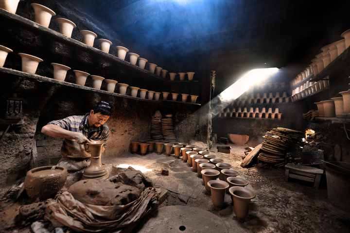 随着社会经济与文化的迅速发展,土陶器在人们生活中使用的越来越少