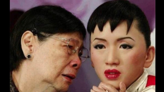 梅艳芳母亲把女儿当提款机如今对其蜡像空流泪却无人同情