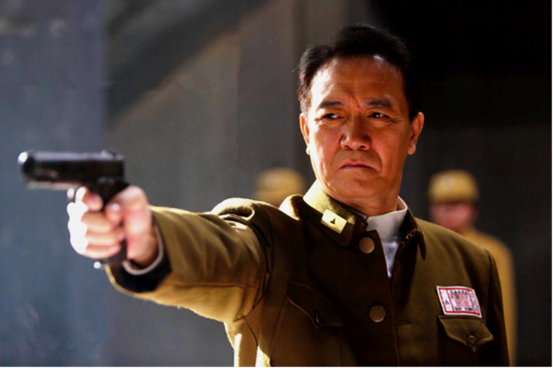 为了更进一步接近陆文彬,了解敌特组织的详细情况,6月27日黄昏,我买了