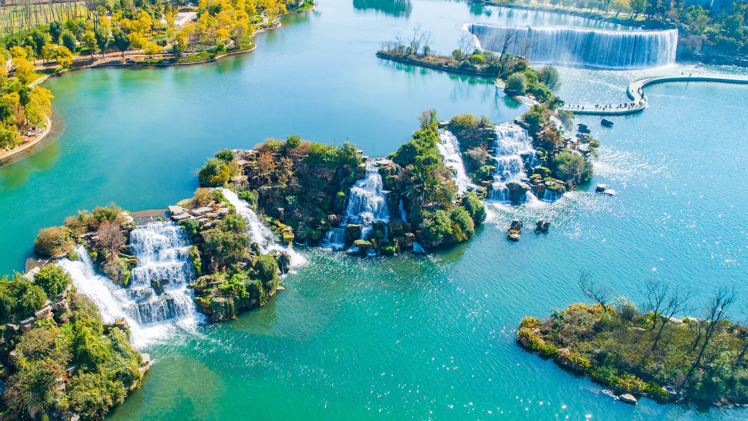 中国最大的人工瀑布在昆明景色如画城市里的世外桃源