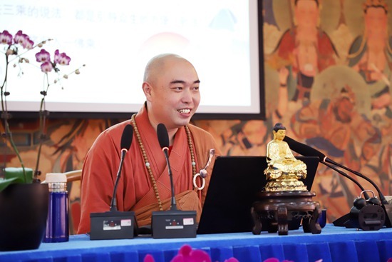 江苏太仓同觉寺方丈曙提法师给您拜年