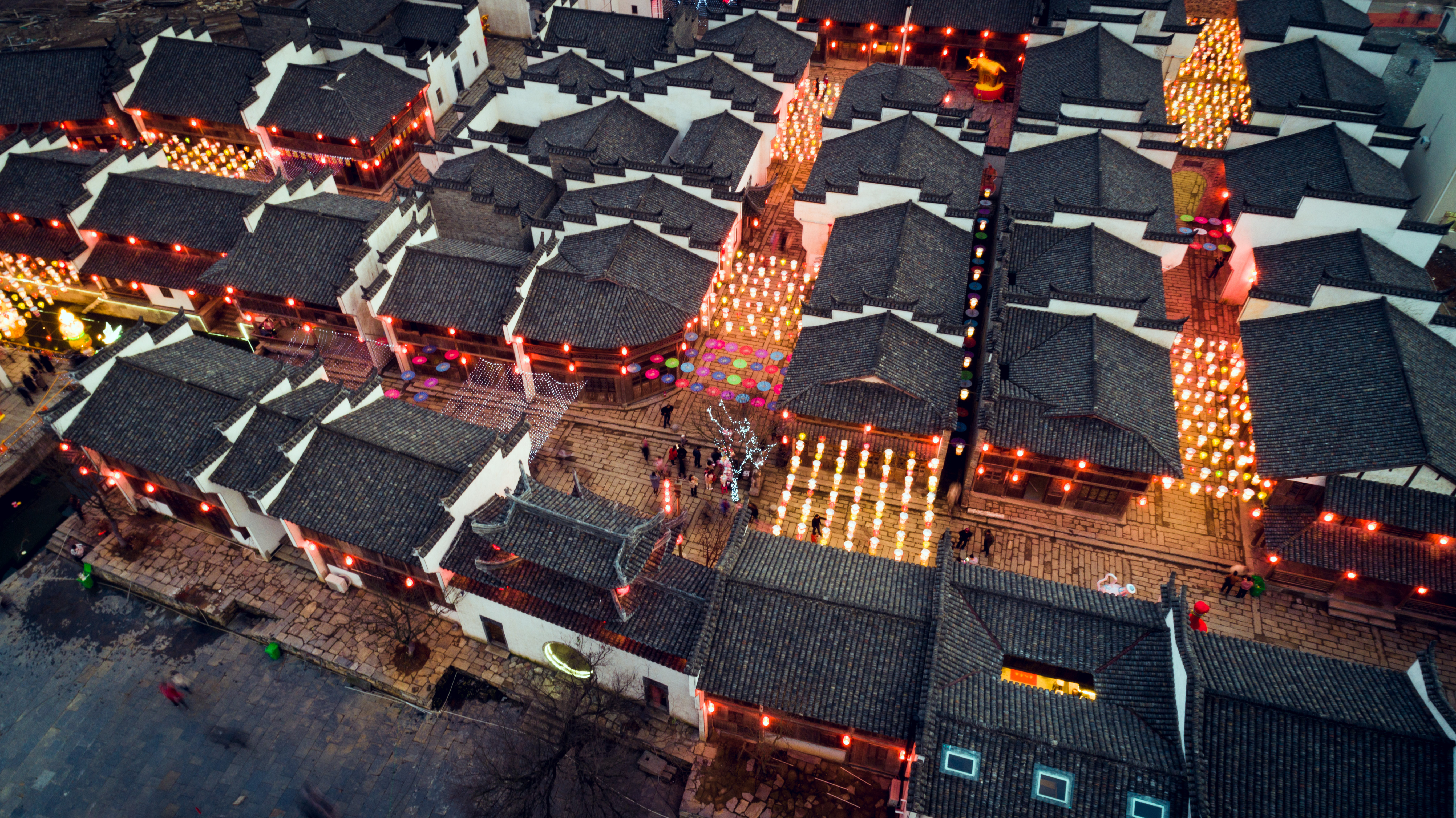 安徽铜陵:璀璨灯会庆新春