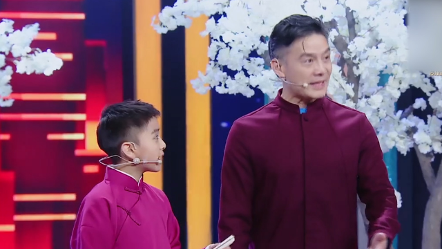 温哥华李玉刚与儿子王泓翔唱我爱你中国评委观众激动落泪
