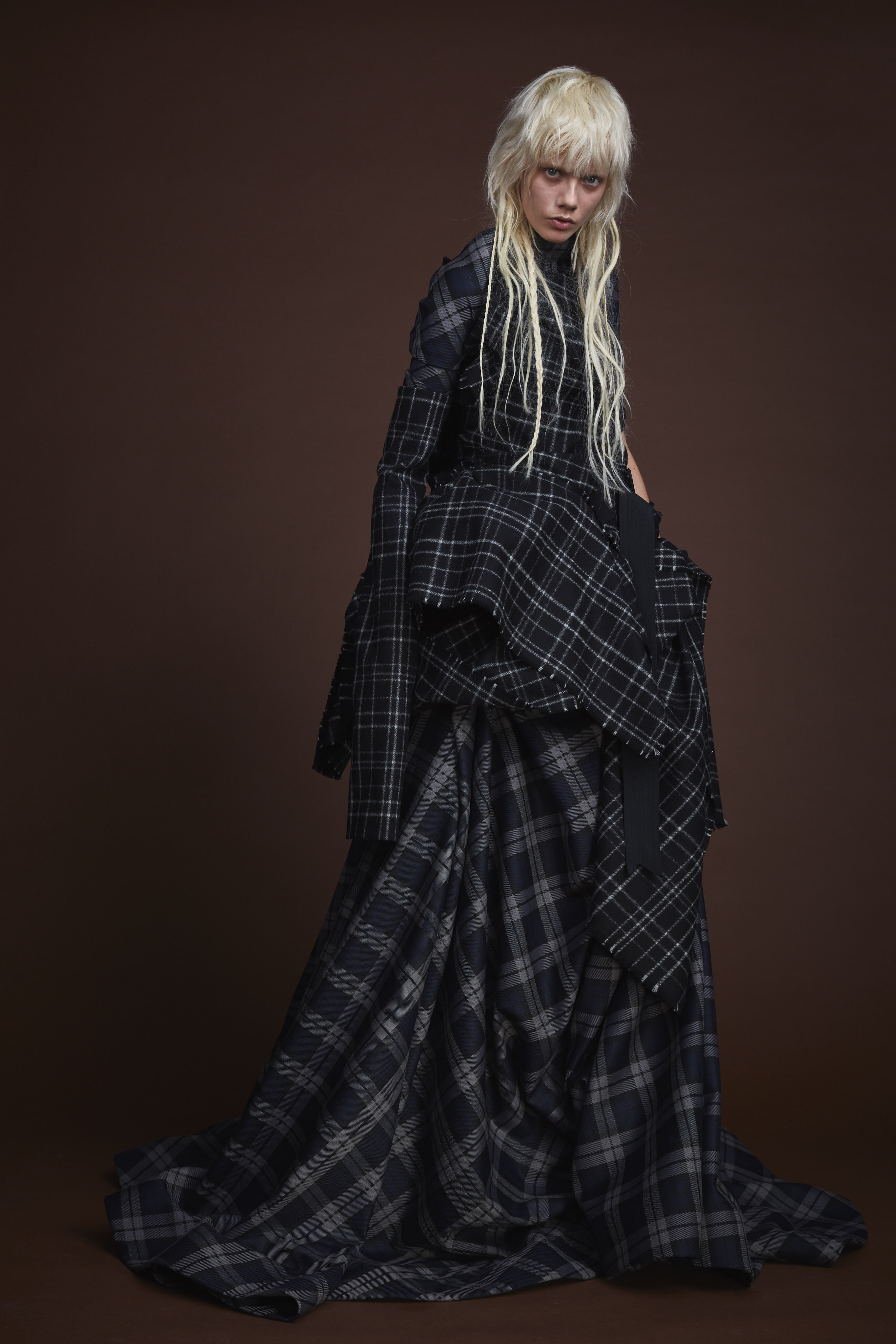 vera wang 2019 秋冬系列中展示了 vera wang 对凯尔特服饰的探索.