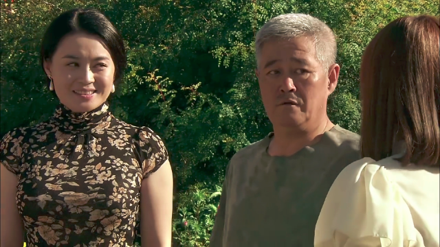 乡村爱情变奏曲小姑娘跟领导打招呼的方式挺别致啊