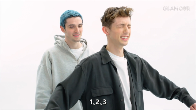 戳爷troye sivan和lauv玩"信任倒"游戏