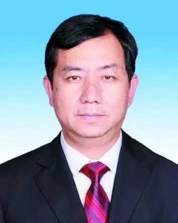 现任中共富民县委常委,常务副县长,兼县行政学校校长.