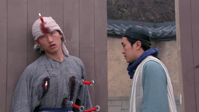 九品芝麻官包龙星跟着学杂技扔飞刀真的是百发百中刀刀致命