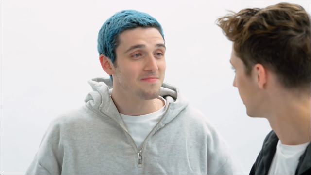 戳爷和lauv挑战拥抱两分钟一时竟不知道该羡慕谁了