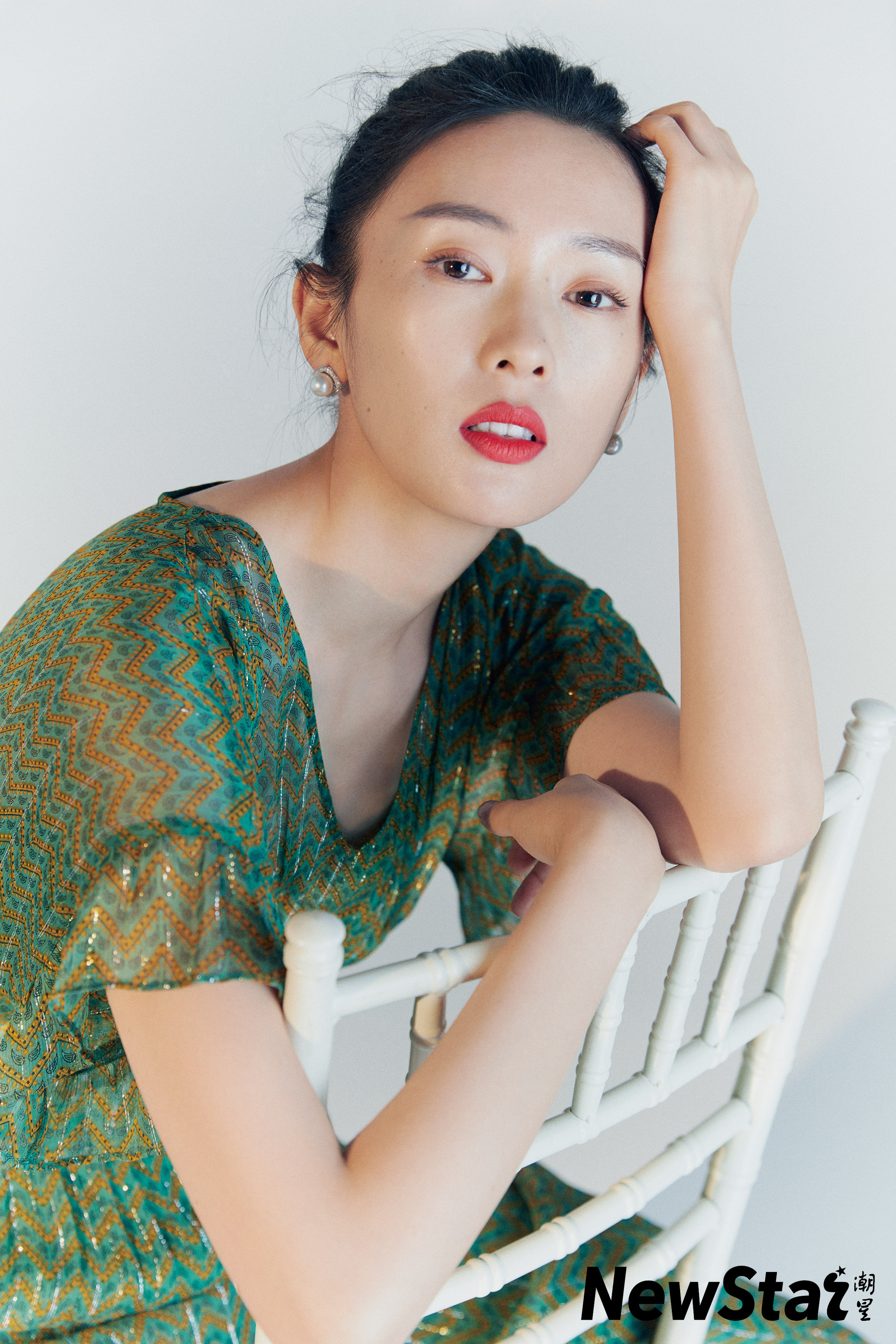 人气演员童瑶身穿bash 2019春夏系列 拍摄时尚大片__凤凰网