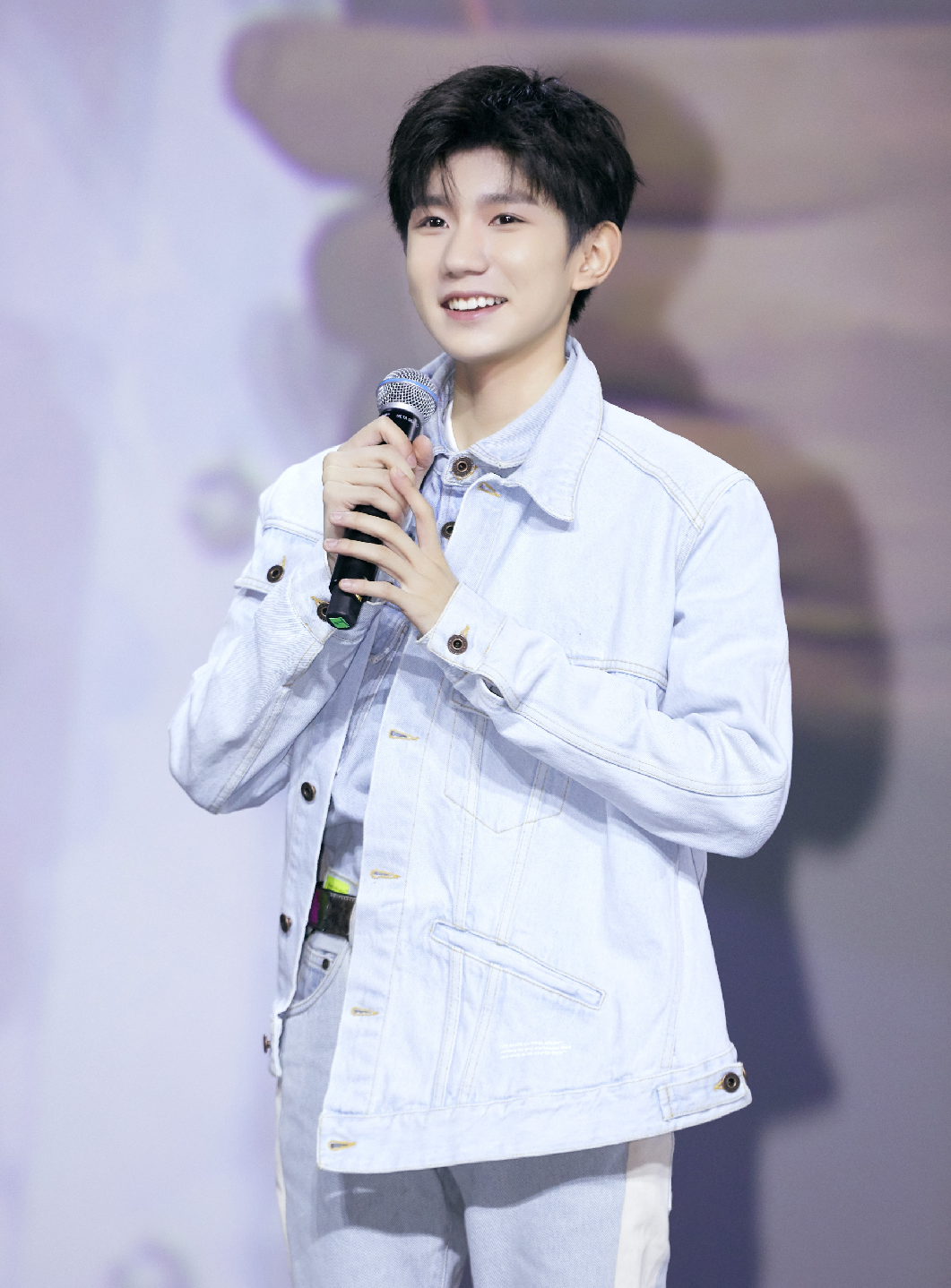 王源参加小米9发布会高清美图献上