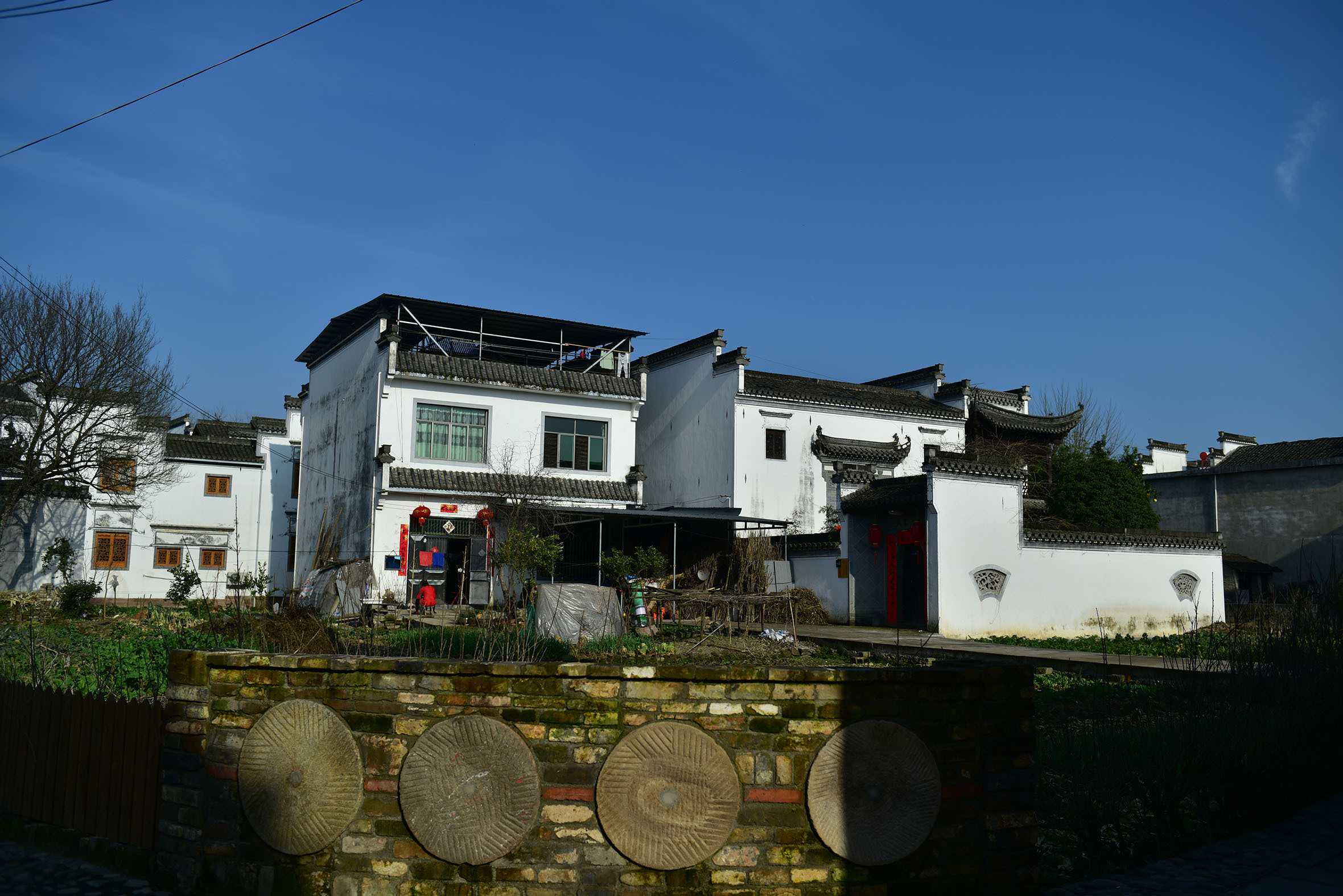 穿梭在古镇街巷中,可想象西溪南镇鼎盛时期的繁荣景象