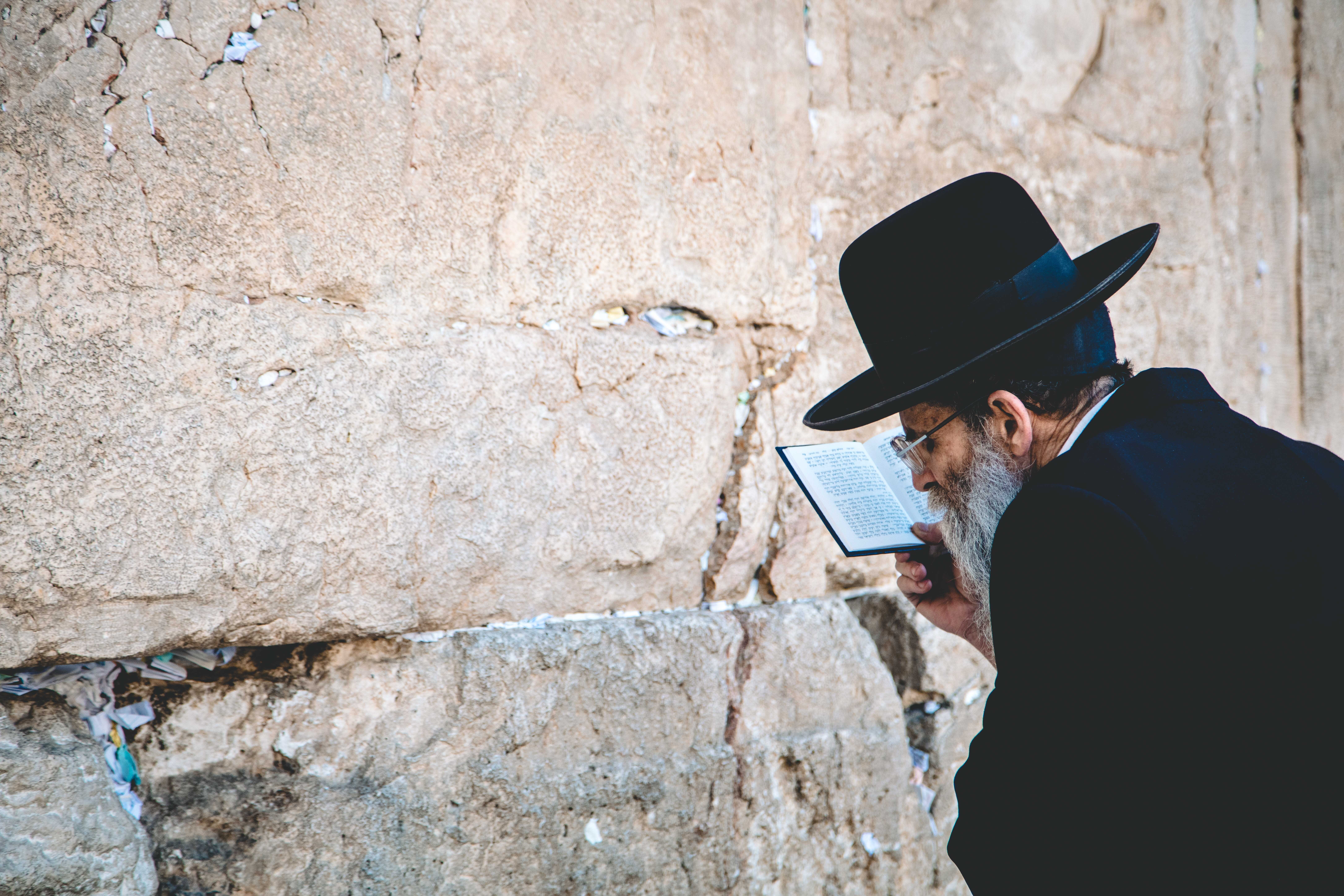 以色列耶路撒冷的哭墙,站在这里的人都会留下眼泪吗?游客:震撼