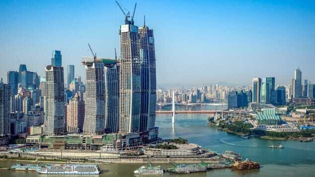 重庆一逆天建筑震撼西方 世界最高水晶天桥横跨4座摩天高楼__凤凰网