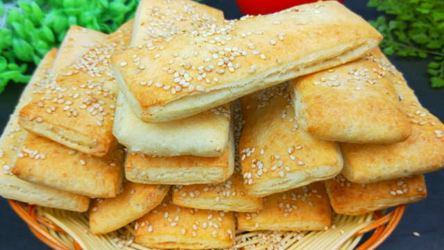 千层芝麻饼,不用烙,也不炸,酥脆可口,简单美味,比油条还好吃