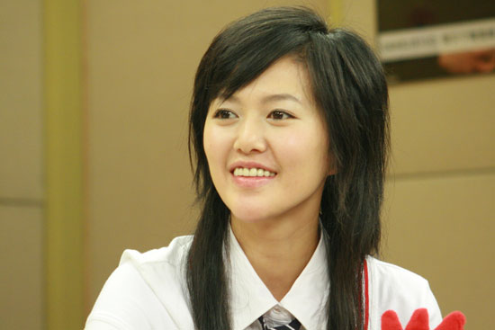 她15年前曾是酒吧的驻唱歌手,如今身价过亿却从不张扬