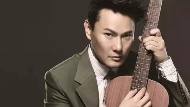 张信哲《白月光》“白月光,心里某个地方,那么亮却那么冰凉”_凤凰网视频_凤凰网