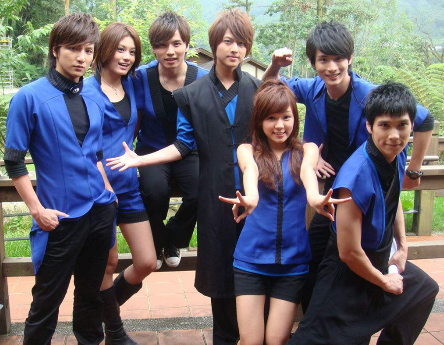 棒棒堂的6个成员,獒犬,王子,阿纬,小杰,小煜,威廉.