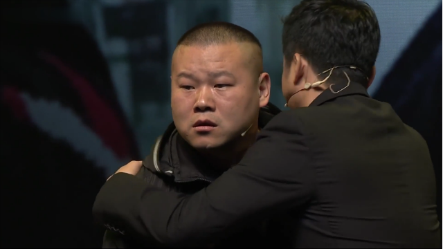 岳云鹏晒照片气吴京:还记得那年出去拍戏不,吴京冷静反杀