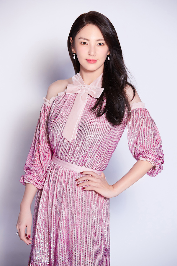 张雨绮官宣护肤品牌代言人 网友感叹美貌从未改变__凤凰网