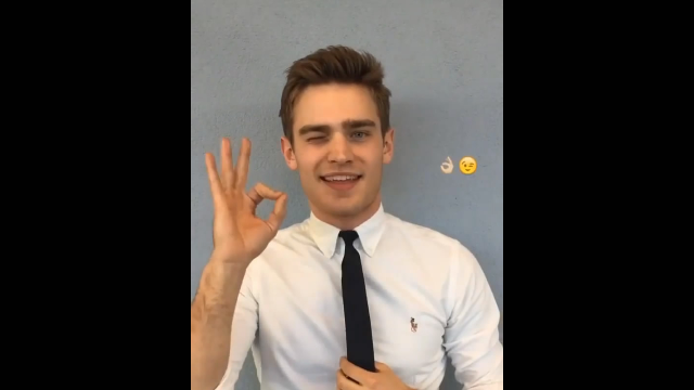 瑞典男模演绎真人版emoji表情,是萌帅本人了