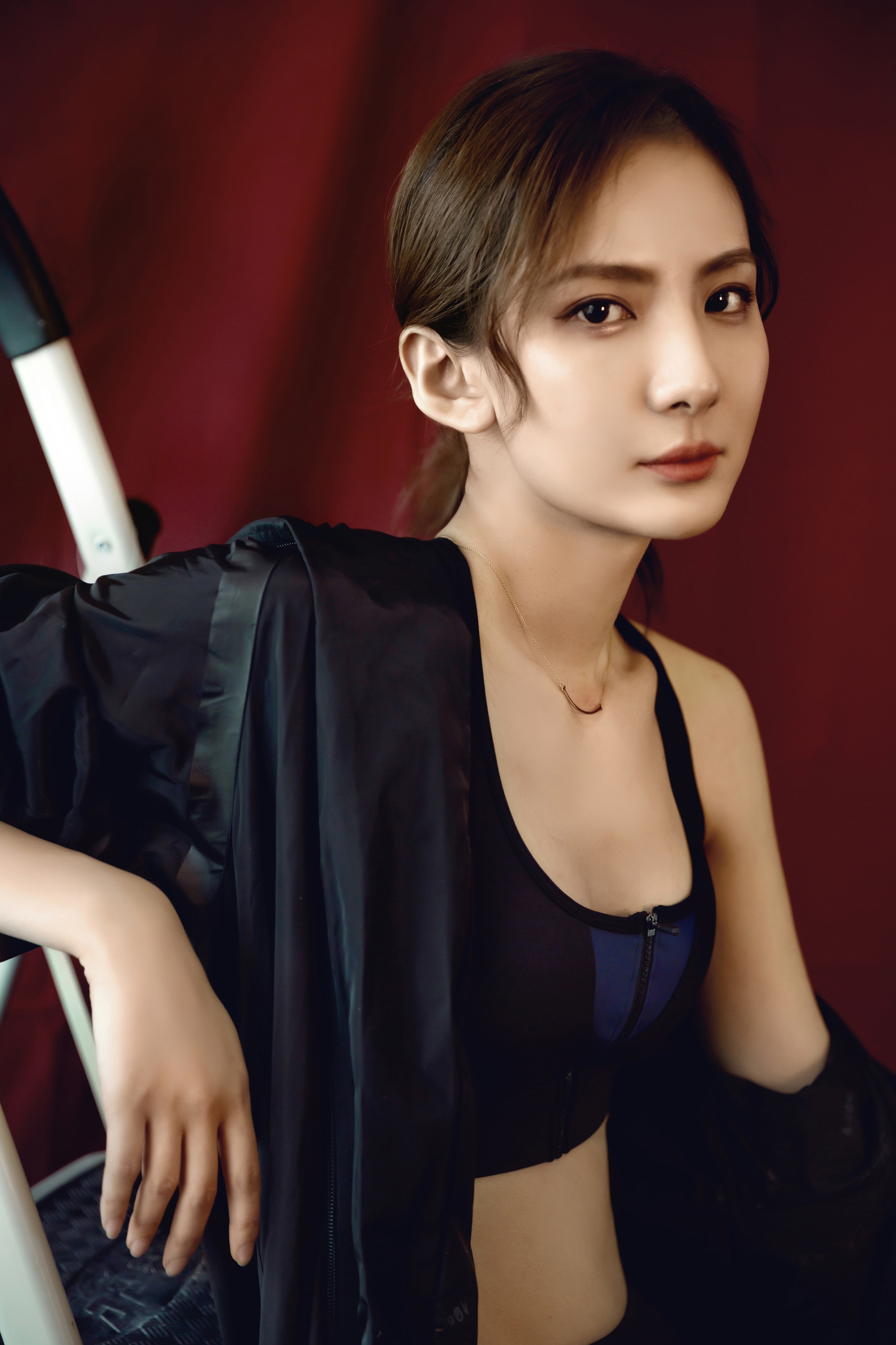 露雪肌秀长腿比例逆天 黄胜楠秀火辣身材