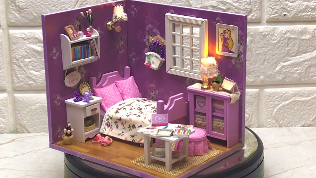 diy迷你娃娃屋紫色系的长发公主卧室