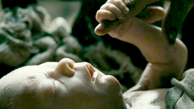 婴儿出生被亲妈遗弃他却天赋异禀靠自己存活了下来