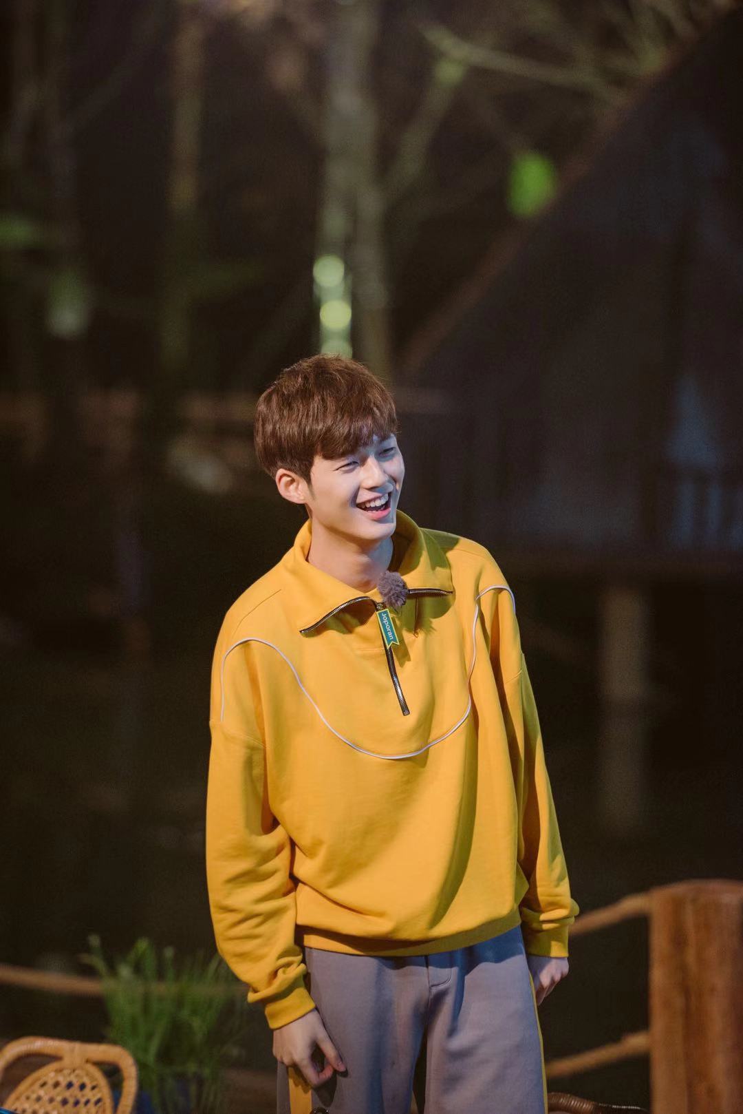 董力发布暖春写真 春意盎然活力十足