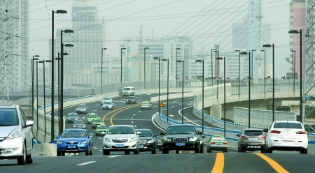 通道高架桥工程施工,涉铁代建段拼宽桥既有防撞墙拆除,计划对京广