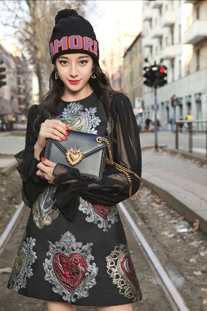 迪丽热巴广告写真,时尚女王胖迪