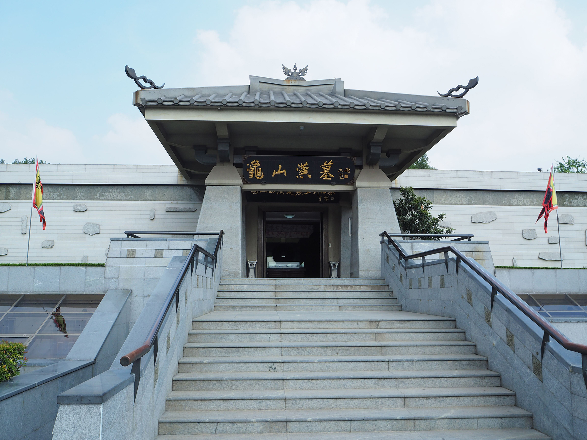"东方金字塔"墓主身份成迷,专家绞尽脑汁,最后竟被电工解开!