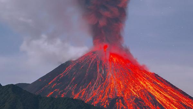 实拍火山爆发的过程,震人心魄!
