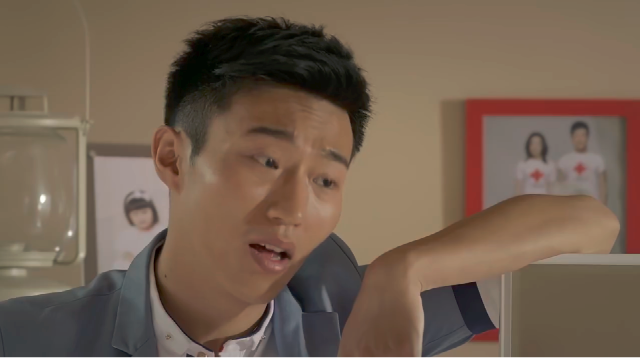 虎妈猫爸:穿上帅气中山装 头发梳成大人模样 去见未来亲家