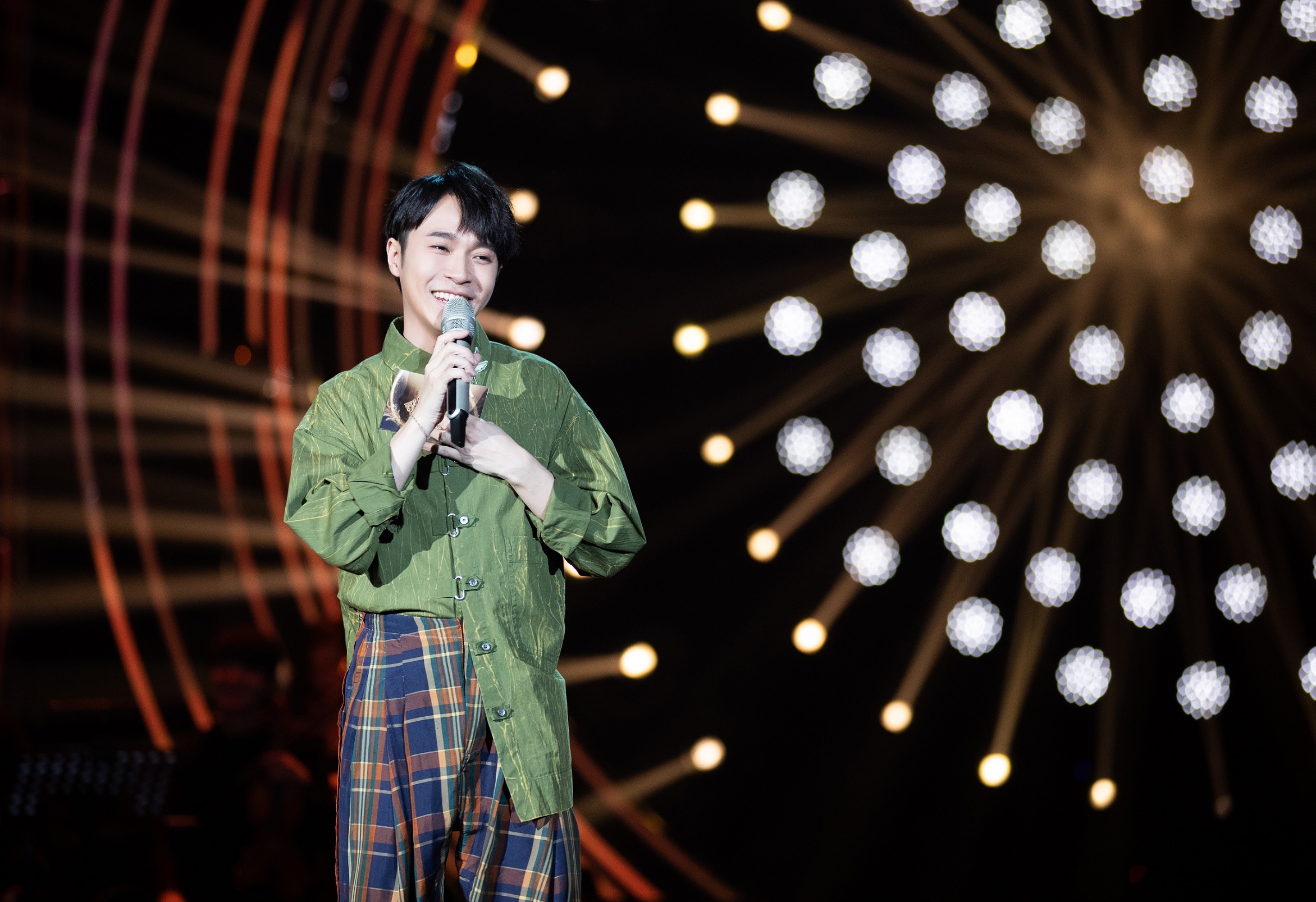 吴青峰歌手2019第十期蜂鸟寓意深刻引网友共鸣