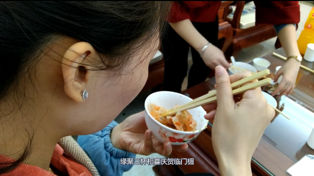 潮汕人新屋入伙特色宴海鲜大餐招待客人