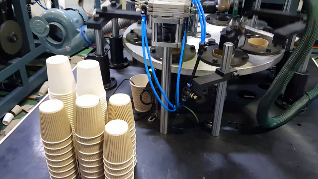 一小时可生产5000个工厂实拍一次性纸杯的制造过程