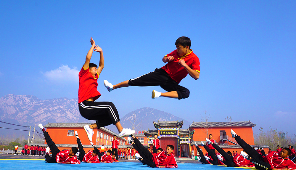 嵩山少林传统功夫文武学校__凤凰网