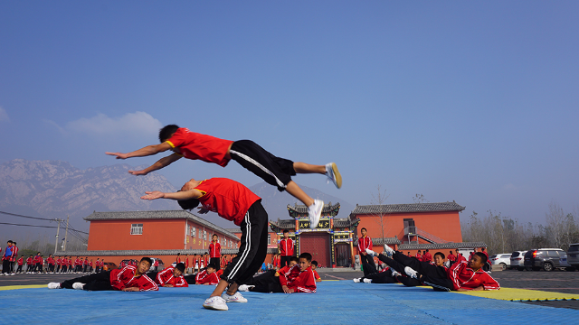 嵩山少林传统功夫文武学校日常练功