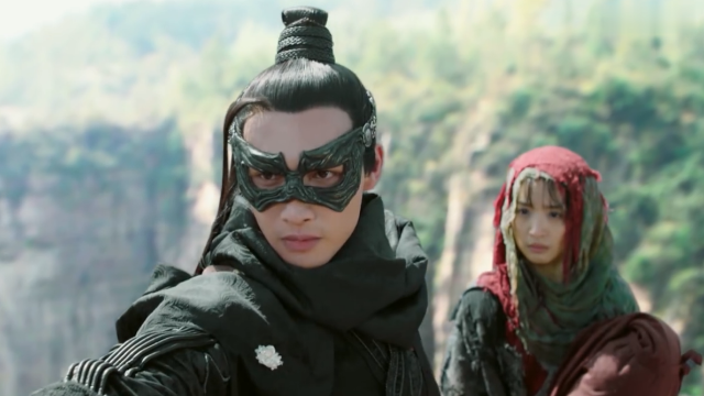 花不弃走投无路跳悬崖,莲衣客生死一线英雄救美