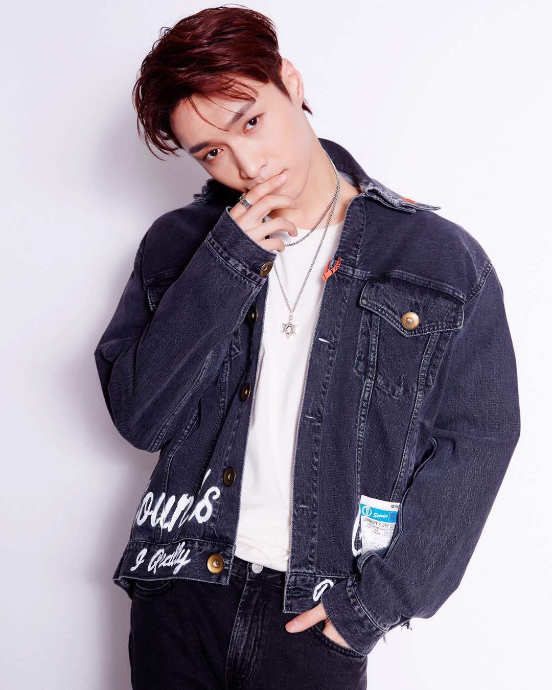 据最新统计,张艺兴个人专辑的总销量额现已成功突破一亿.