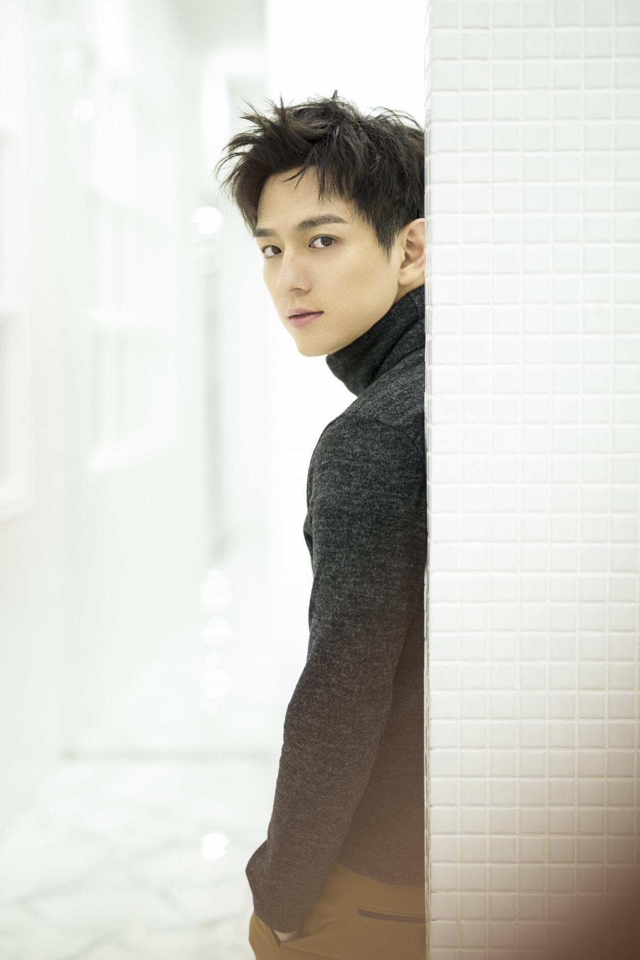 文苡帆春日风格大片曝光 阳光少年进阶质感型男