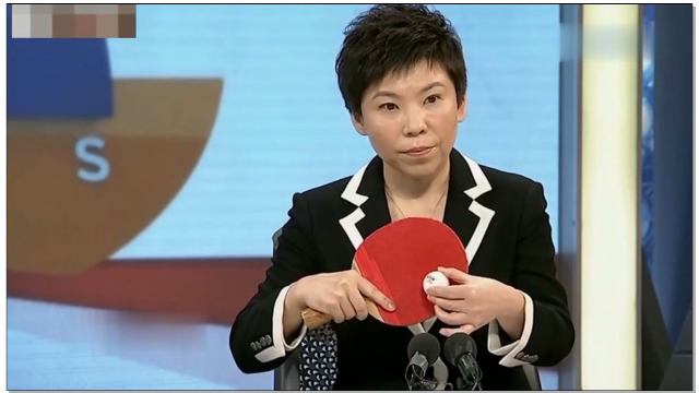 邓亚萍与姚明合影到肩膀 网友:从凳子上下来