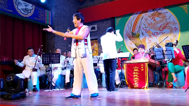 三峡情他唱得声情并茂