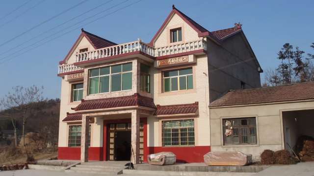 为什么很多人都不在农村住了还要在老家盖一座新房呢