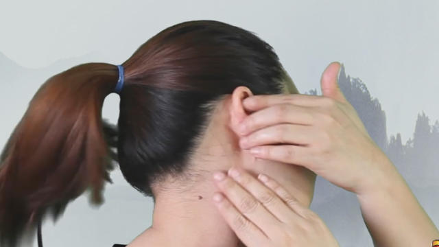 按揉淋巴,缓解面部水肿