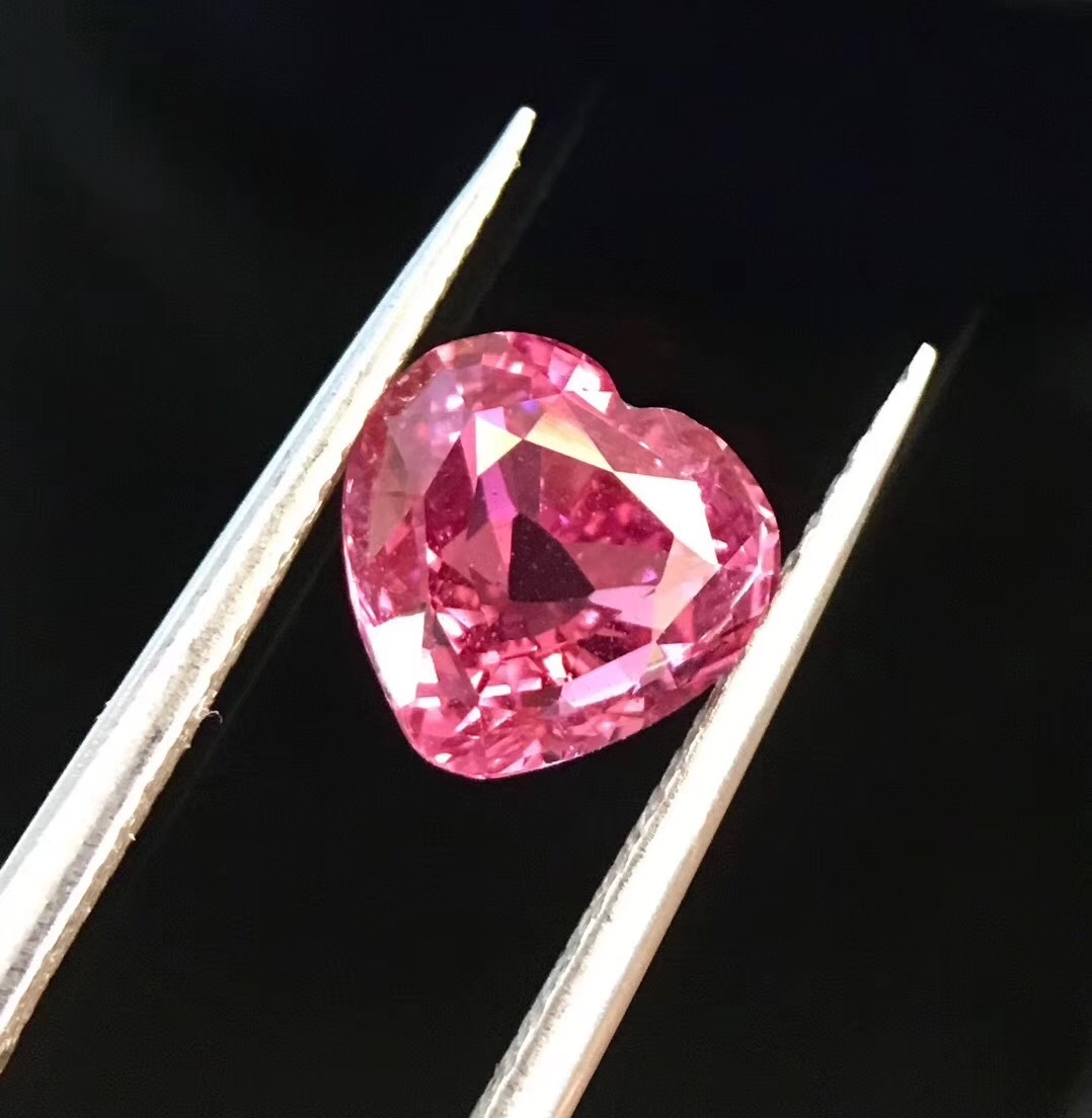 天然无烧粉色蓝宝石国际证书可爱的心形切工均匀火彩超闪颜色很甜