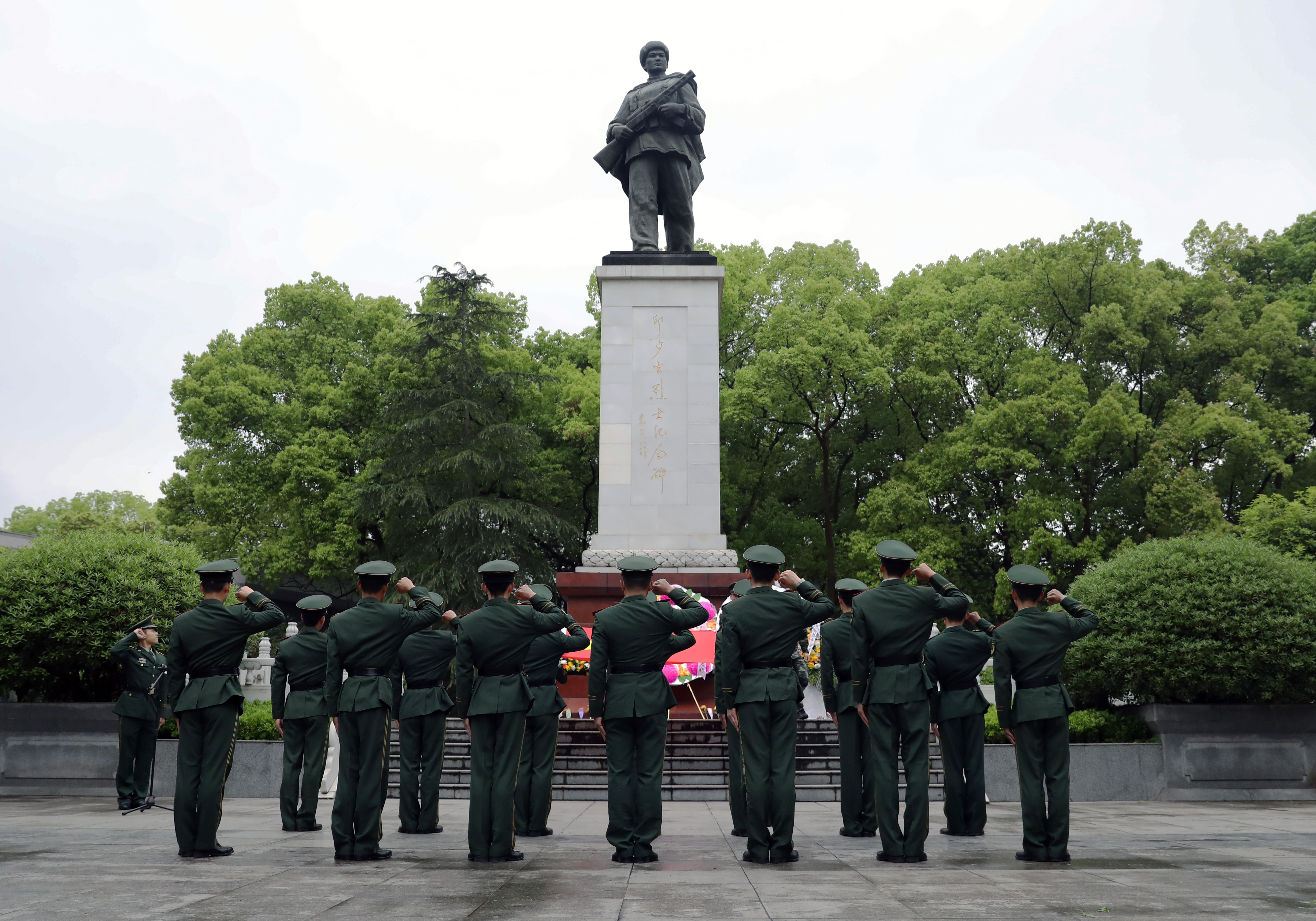 打开凤凰新闻,查看更多高清图片4月4日上午,在重庆市铜梁区邱少云烈士