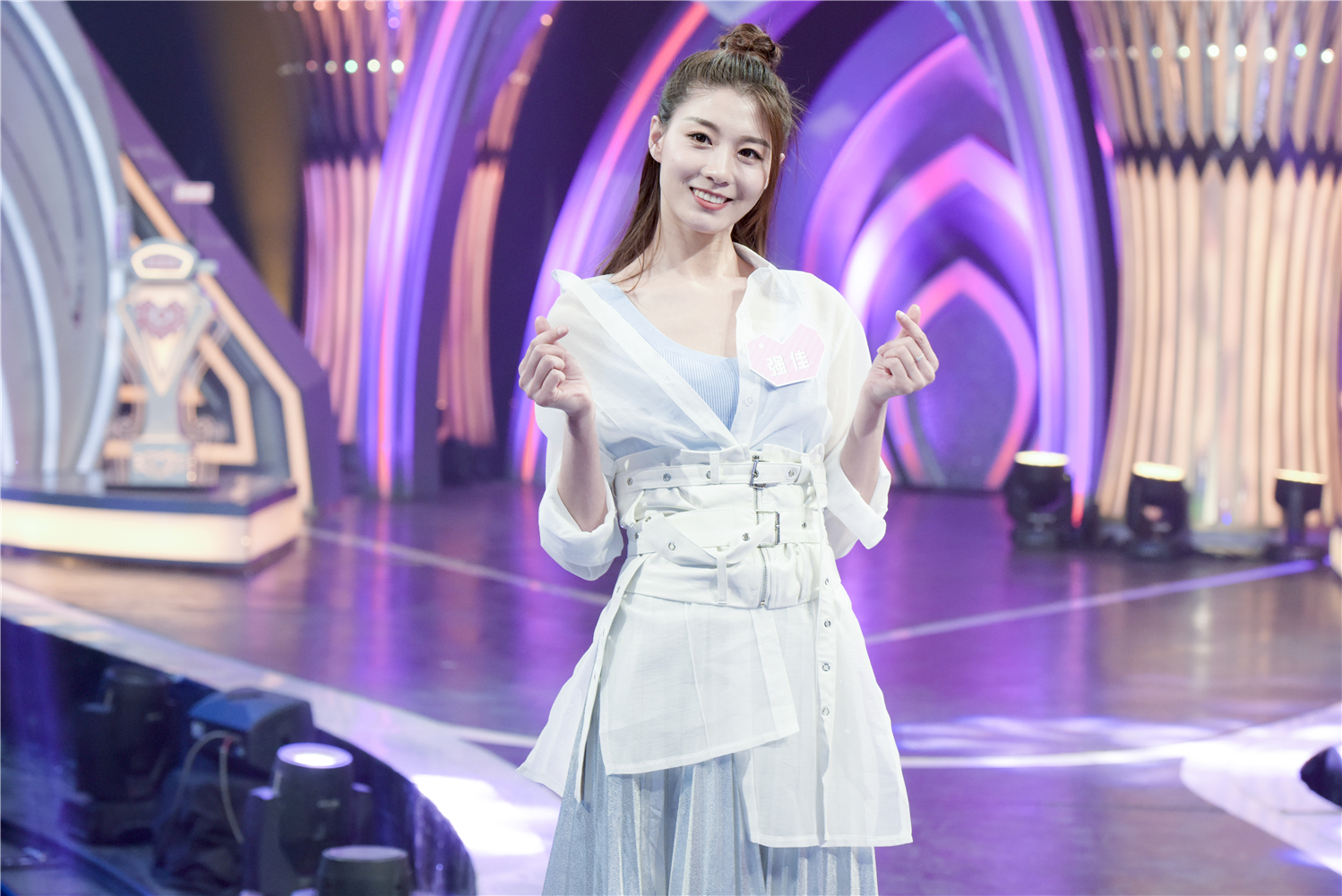 有着"小梁咏琪"之称的人气女嘉宾孔嘉琪因为明星脸和温婉性格大受喜爱