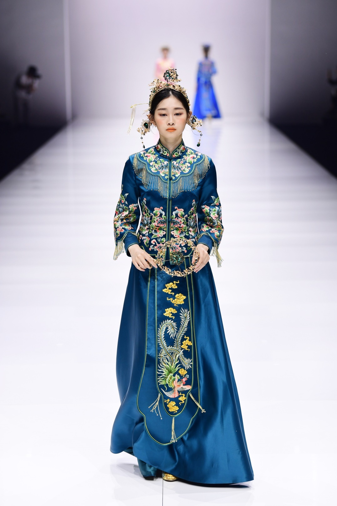 行走的中式时尚大片,旗纪2019aw高定礼服发布